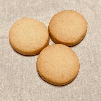 米粉クッキー3枚 米粉,クッキー,焼き菓子の写真素材
