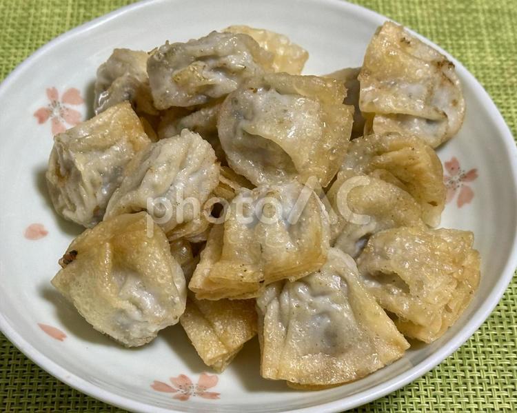 ひとくち揚げぎょうざ ひとくち揚げぎょうざ,揚げぎょうざ,ぎょうざの写真素材