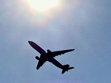 太陽と旅客機(その1) 太陽と旅客機(その1)の写真