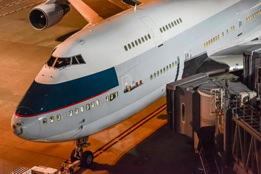 海外への出発準備をするジャンボジェット機 羽田空港,空港,駐機場の写真素材