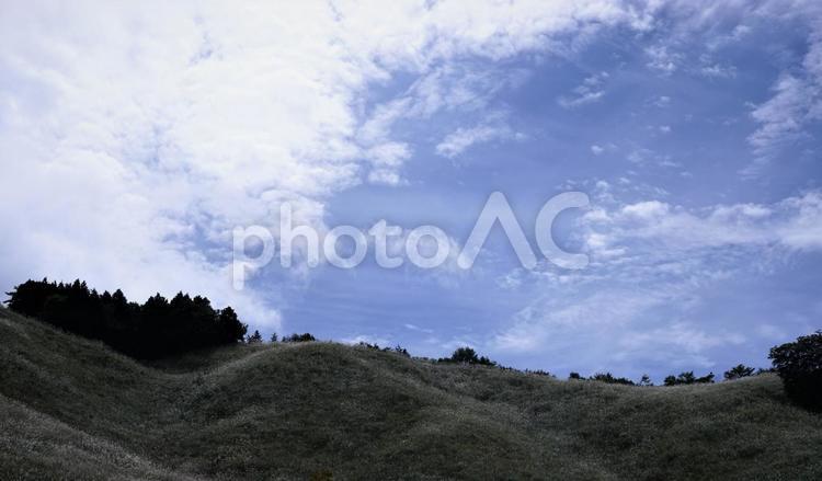 稜線と秋の空１ 稜線,秋空,青空の写真素材