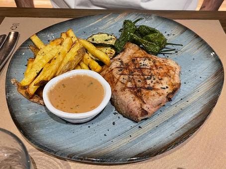 イベリコ豚のステーキ フード,昼食,食事の写真素材