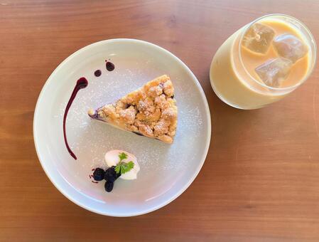 スイーツケーキとアイスカフェラテ カフェ,スイーツ,ケーキの写真素材
