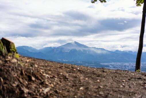 雲間に広がる山並みと街の眺望 山,山並み,風景の写真素材