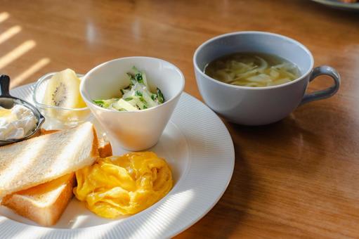 トーストと卵の朝食 朝食,洋食,トーストの写真素材