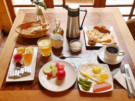 モロッコのホテルの朝食の俯瞰写真 モロッコのホテルの朝食の俯瞰写真 朝食,モロッコ,ホテルの写真素材