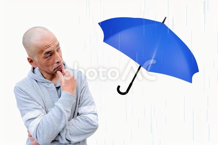梅雨の雨で傘を持っていくか考える中年男性 梅雨,雨,傘の写真素材