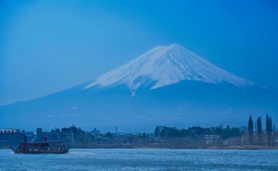 河口湖と富士山と船 富士山,世界遺産,河口湖の写真素材