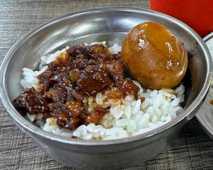 魯肉飯と煮卵 魯肉飯,ルーローハン,台湾料理の写真素材