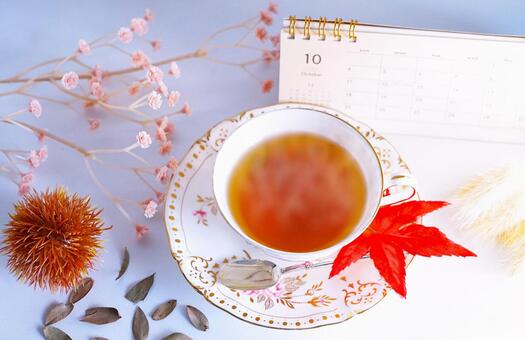 秋の日のティータイム②（紅葉）湯気 紅茶,秋,ティータイムの写真素材