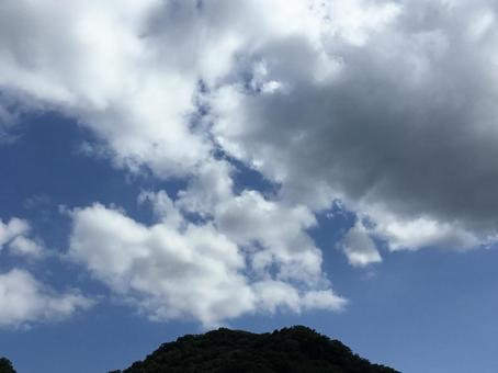 Thick clouds and mountains, JPG