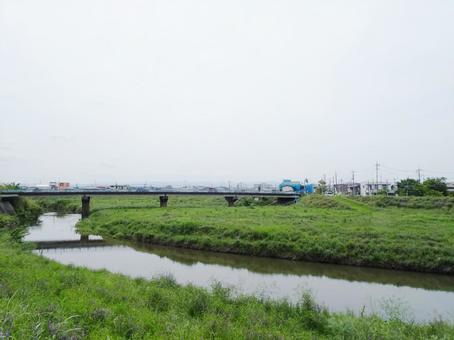 市野川と市の川橋（東松山市・吉見町）の写真