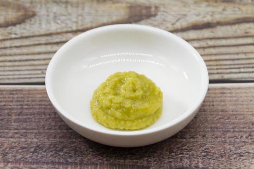 白い皿に盛られたわさび わさび,小皿,薬味の写真素材