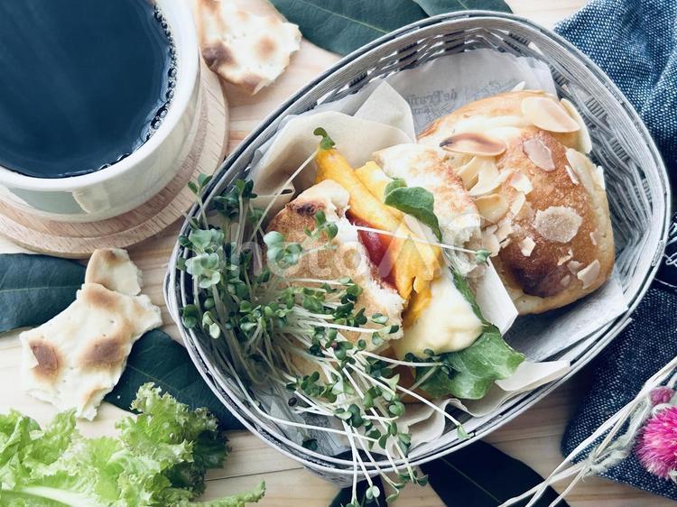 ランチセット コーヒー,パン,サンドイッチの写真素材