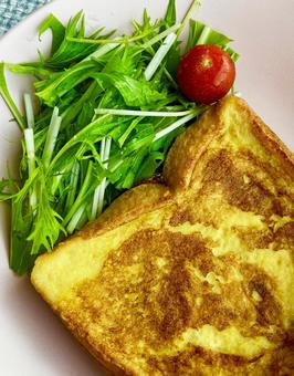 水菜とフレンチトースト 水菜とフレンチトースト,フレンチトースト,水菜の写真素材