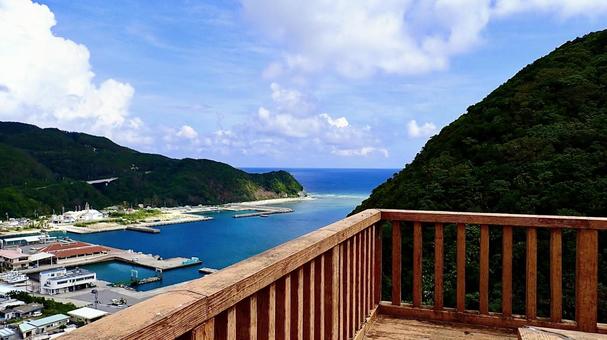渡嘉敷島の港の見える丘展望台からの風景 渡嘉敷島の港の見える丘展望台からの風景 港の見える丘展望台,渡嘉敷島,街の写真素材
