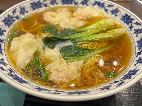 ワンタンメンアップ ラーメン,ワンタンメン,醬油ラーメンの写真素材
