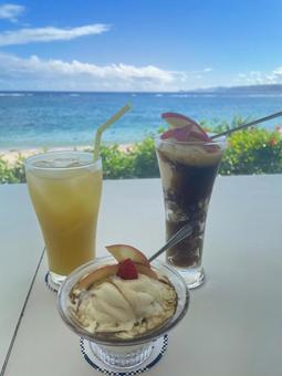 青空カフェ 青空カフェ パフェ,海,青空の写真素材