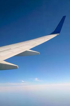 飛行機の翼　空の旅・旅行イメージ 飛行機,翼,旅行の写真素材