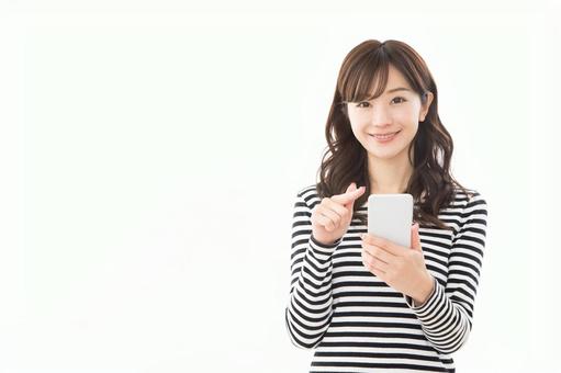 若い女性 ボーダー スマートフォン 若い女性 ボーダー スマートフォンの写真