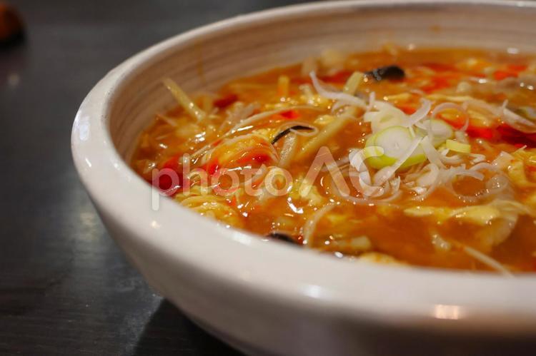 中華料理店の酸辣刀削麵 背景,酸辣刀削麺,サンラートウショウメンの写真素材