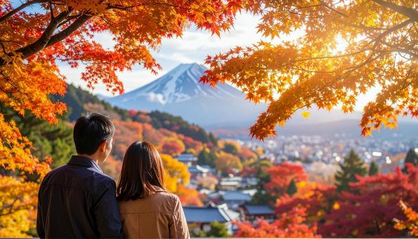 美しい紅葉を眺める夫婦の後ろ姿 美しい紅葉を眺める夫婦の後ろ姿の写真