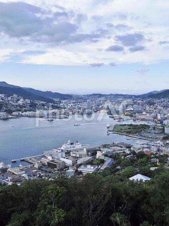 長崎港を見下ろす 長崎港,見下ろす,稲佐山向かいの写真素材