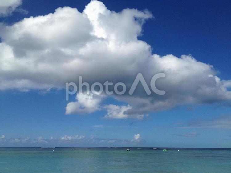 青い海と青空と白い雲 青空,海,雲の写真素材