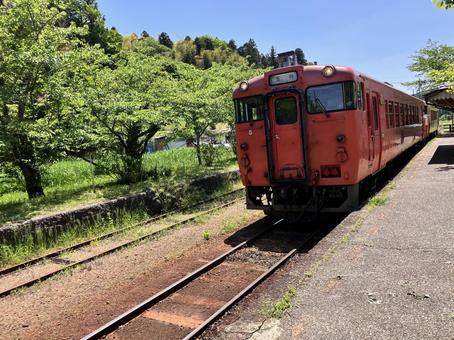 Photo, small scooter, train, line, 
