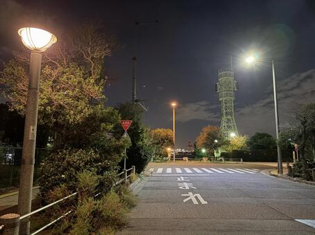 止まれの標識 標識,街灯,夜道の写真素材