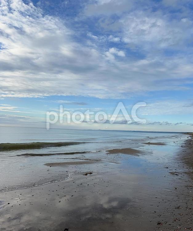 雨上がりを思わせる海 穏やかな海,空,雲の写真素材