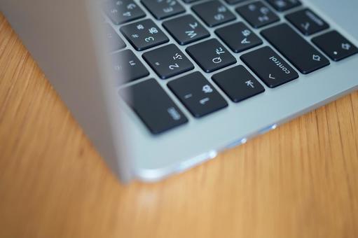 おしゃれなノートパソコンのキーボード おしゃれなノートパソコンのキーボード ノートパソコン,キーボード,アップの写真素材