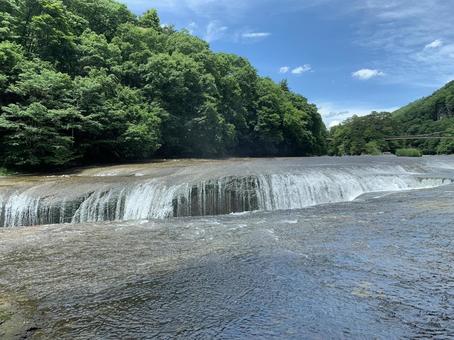 夏の滝と緑豊かな自然 夏の滝と緑豊かな自然 滝,夏,緑の写真素材