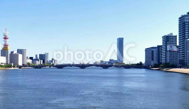 信濃川と新潟の街景色 新潟,信濃川,ビル群の写真素材