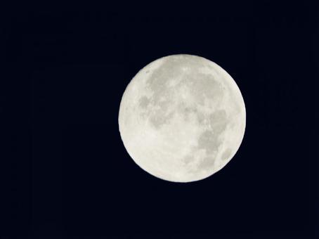 2025年10月6日の月9 2025年10月6日の月9 月,中秋の名月,十五夜の写真素材