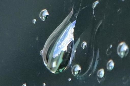 水滴の中の青空 水滴の中の青空の写真
