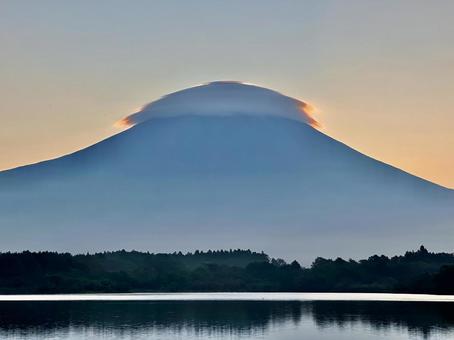 富士山と雲 富士山と雲の写真