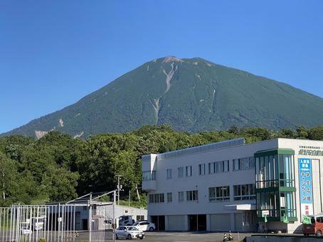 町と羊蹄山 町と羊蹄山 北海道,山,羊蹄山の写真素材