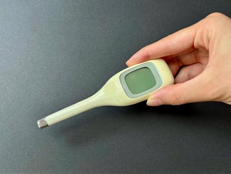 体温計を持つ手 風邪,病気,体調管理の写真素材