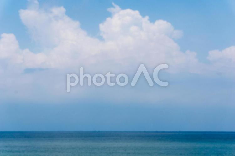 夏の海と空と雲 夏,海,雲の写真素材