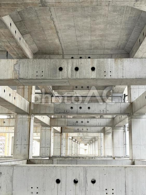 線路の下のコンクリート梁 コンクリート,梁,アートの写真素材