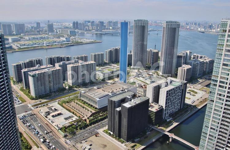 晴海フラッグと中央清掃工場（東京） 晴海,晴海フラッグ,フラッグの写真素材