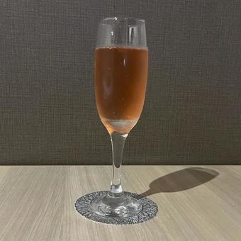 スパークリングドリンク/シャンパングラス スパークリングドリンク/シャンパングラス シャンパングラス,ピンクドリンク,飲み物の写真素材