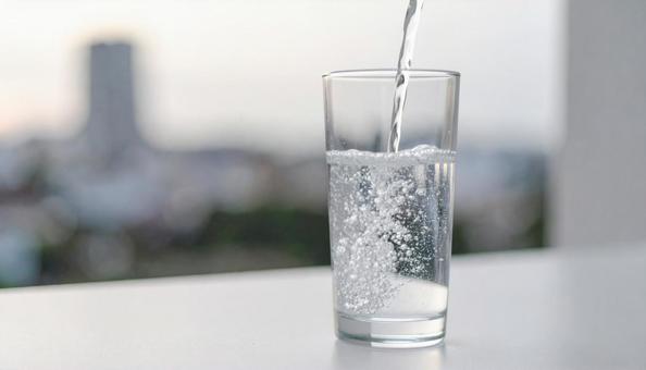 氷を入れた焼酎 氷を入れた焼酎の写真
