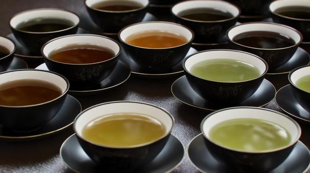 様々な色のお茶 様々な色のお茶の写真
