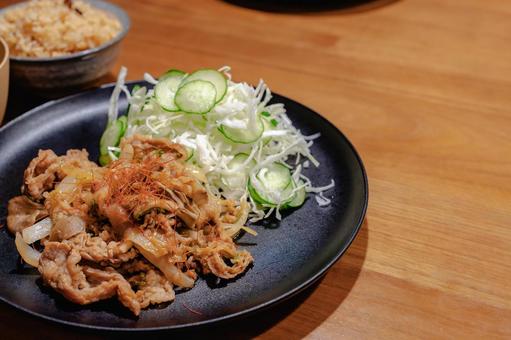 豚肉炒めの家庭的な夕食 豚肉炒めの家庭的な夕食 夕食,晩ごはん,家庭料理の写真素材