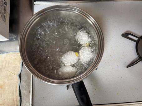 ゆで卵 卵,キッチン,フライパンの写真素材