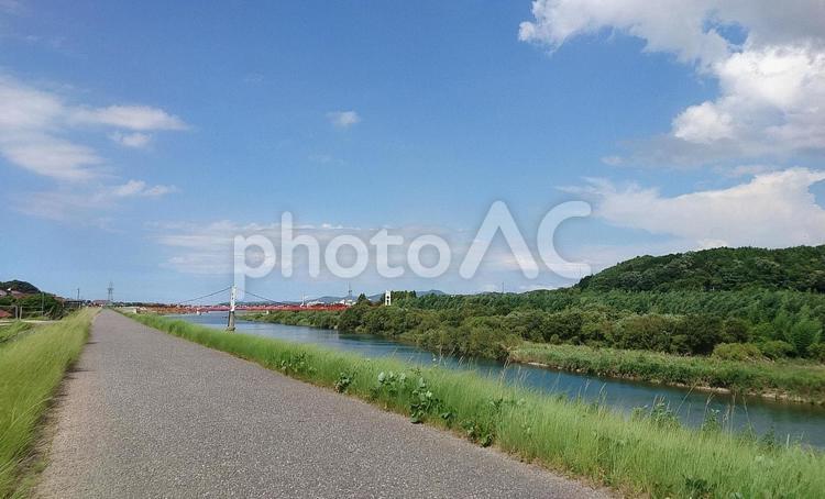 どこまでも 夏,空,川の写真素材