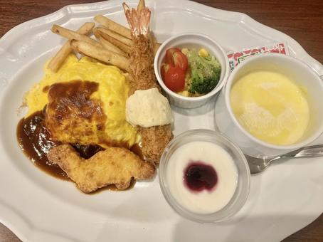 お子様ランチでランチ お子様ランチでランチの写真