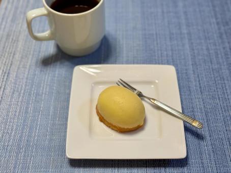 Enjoy summer tea time with lemon cake, JPG